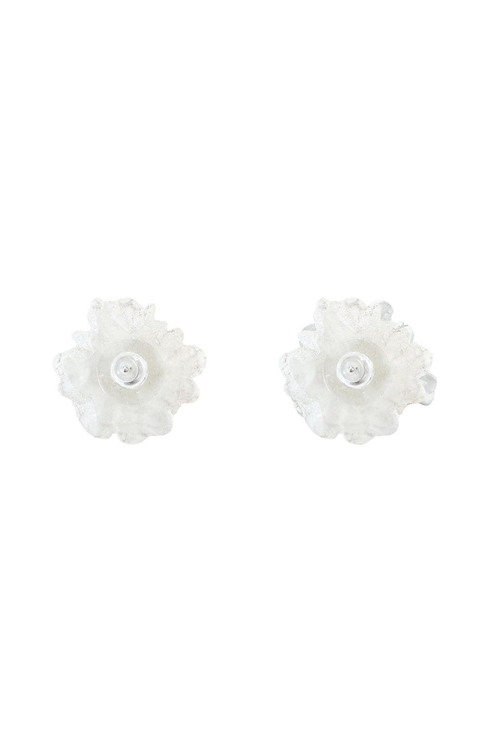Reverse side of white acrylic scrunched flower studs – contemporary and stylish earrings featuring a unique scrunched flower design, perfect for adding a modern and fashionable touch to any outfit.